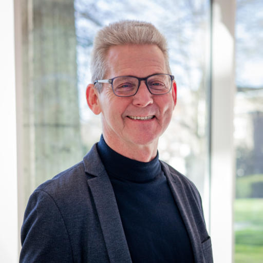 Henk, professioneel coach voor loopbaanbegeleiding en leiderschap bij Nura Coaching.