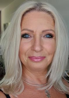 Margret, zeer ervaren coachend Medium en Healer met veel levenservaring.